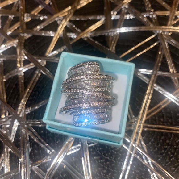 Gorgeous Gemstone Ring - Picture 4 of 4